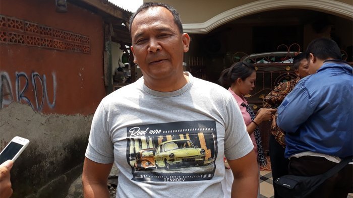 Aiptu Teguh Sriyono, ayah Bripda Puput Nastiti Devi.
