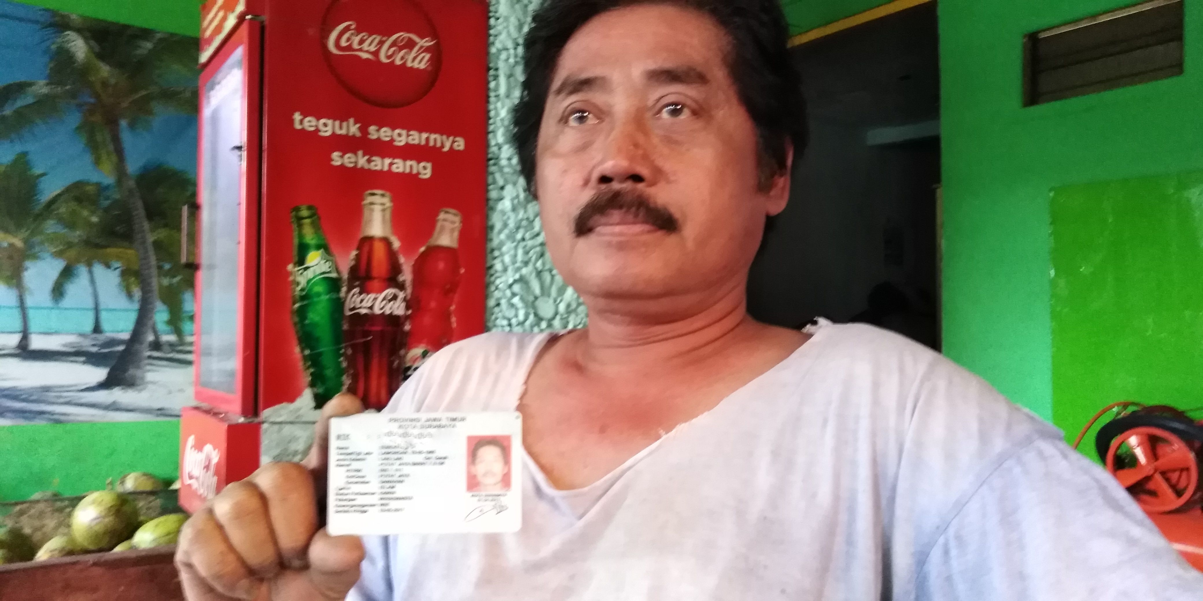 Subeki Yanto (56), pentolan massa penggugat class action eks lokalisasi Dolly. (Foto: Farid/ngopibareng.id) 