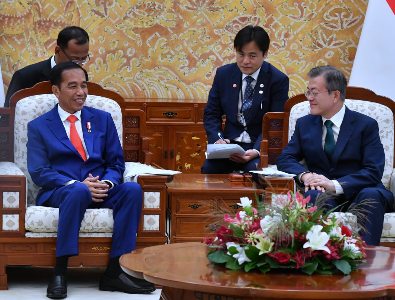 Presiden RI, Joko Widodo saat bertemu dengan Presiden Korea Selatan Presiden Moon Jae-in, di Blue House, Seoul, Senin, 10 September 2018. (Foto: Biro Pers Presiden)