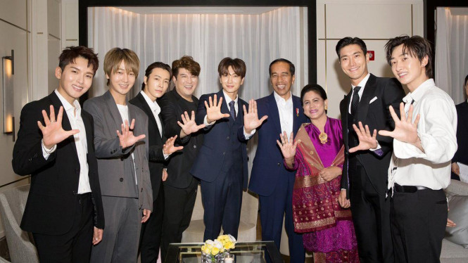 Idola K-Pop Super Junior mendatangi Hotel tempat menginap Jokowi selama di Korea Selatan