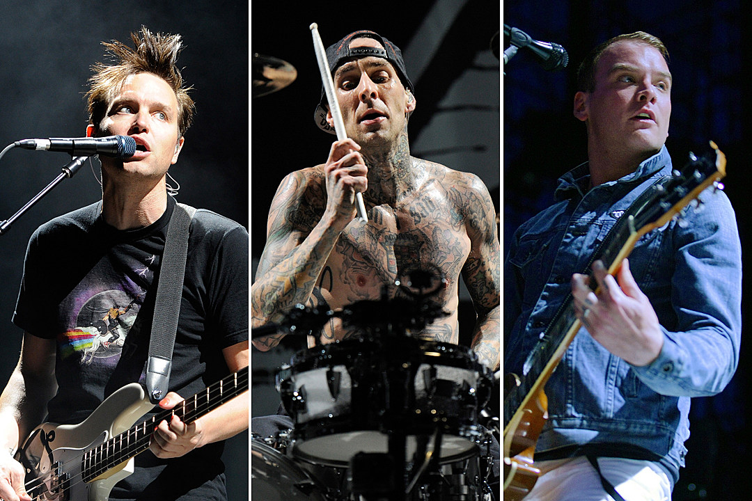 Travis Barker (tengah) bersama grup bandnya, Blink 182.