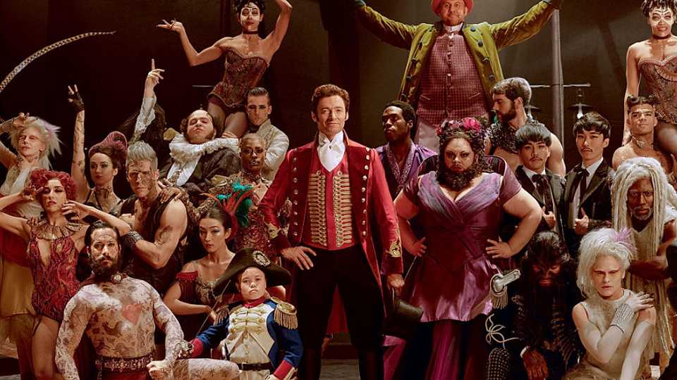 Sam Humphrey bersama para pemain The Greates Showman.