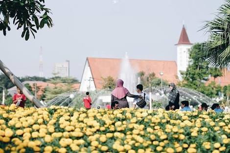 Salah satu taman kota di Surabaya. Foto : dok/antara