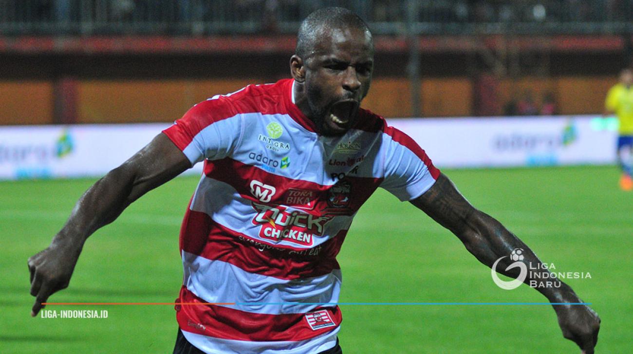 Greg Nwokolo usai membobol gawang Mitra Kukar. foto:ligaindonesia