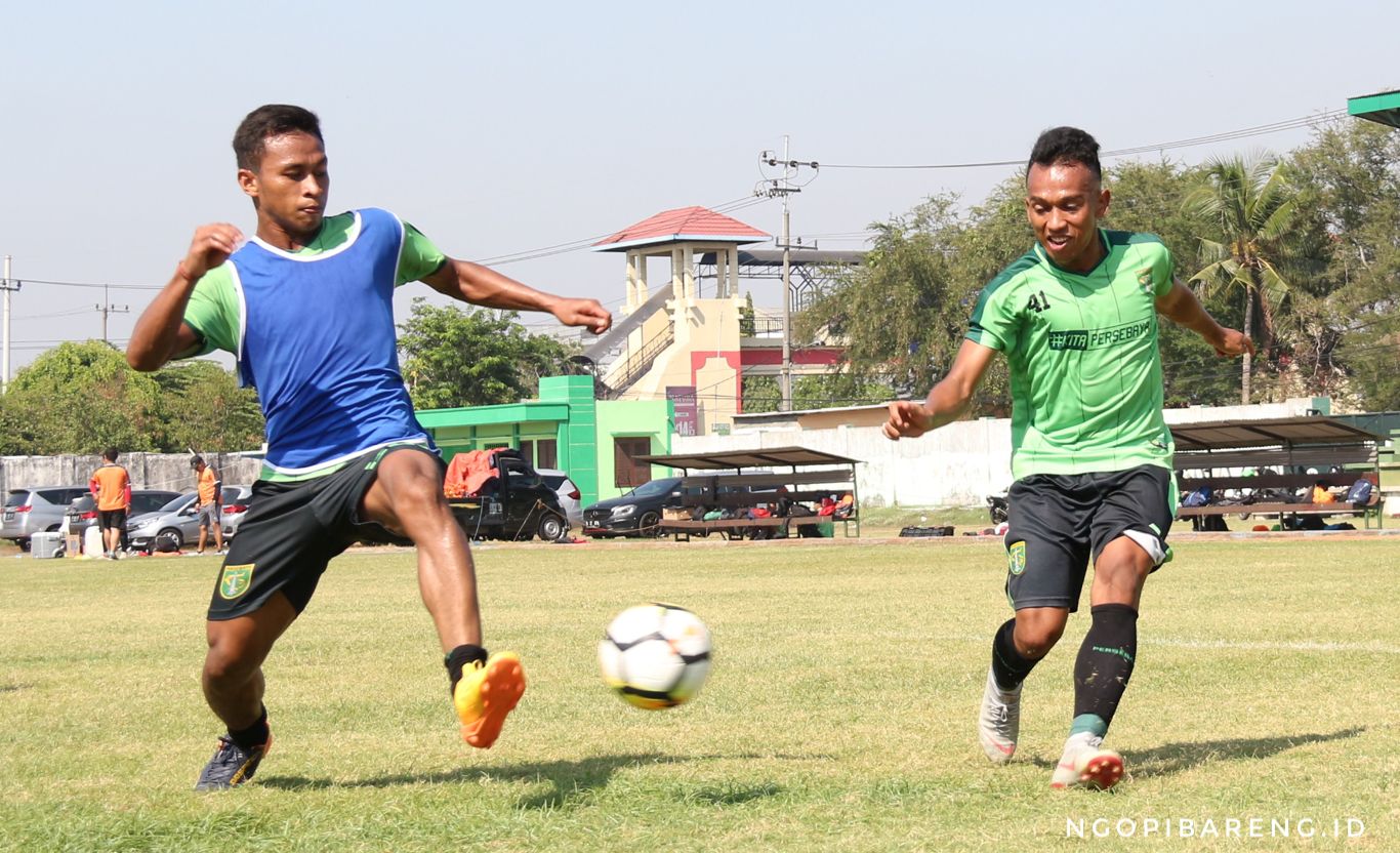 Winger Persebaya, Irfan Jaya (kanan). (foto: Haris/ngopibareng)