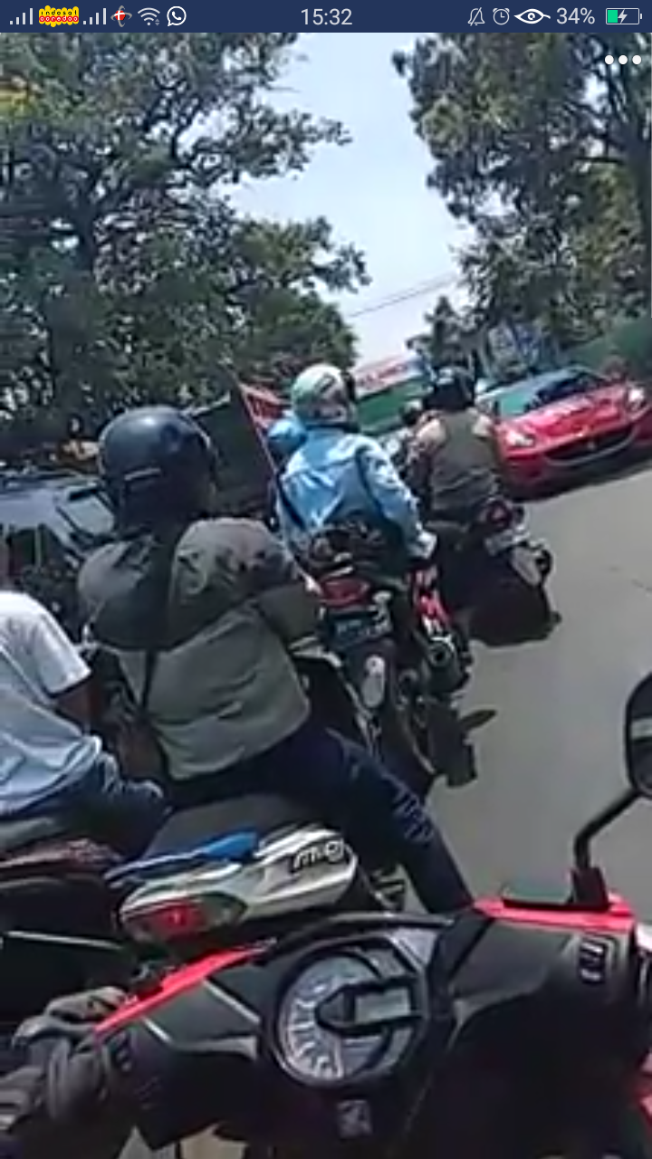 Unggahan video di Facebook.