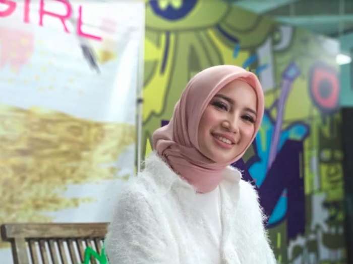 Chacha Frederica, salah satu sahabat Nia Ramadhani di Girl Squad.