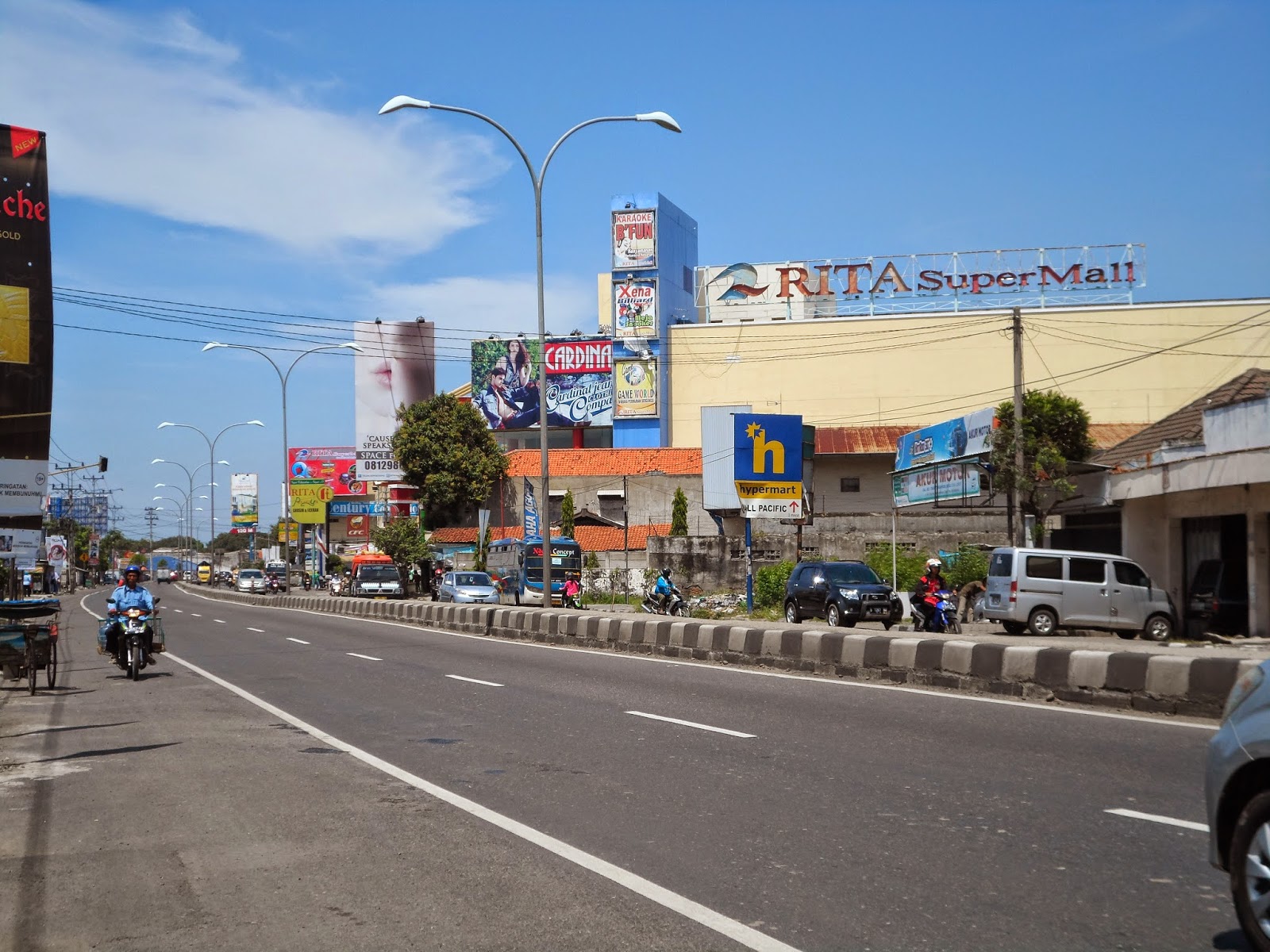 Rita Super Mall, Jalan Kolonel Sugiono, Kota Tegal, Jawa Tengah. Foto: warga/youtube.