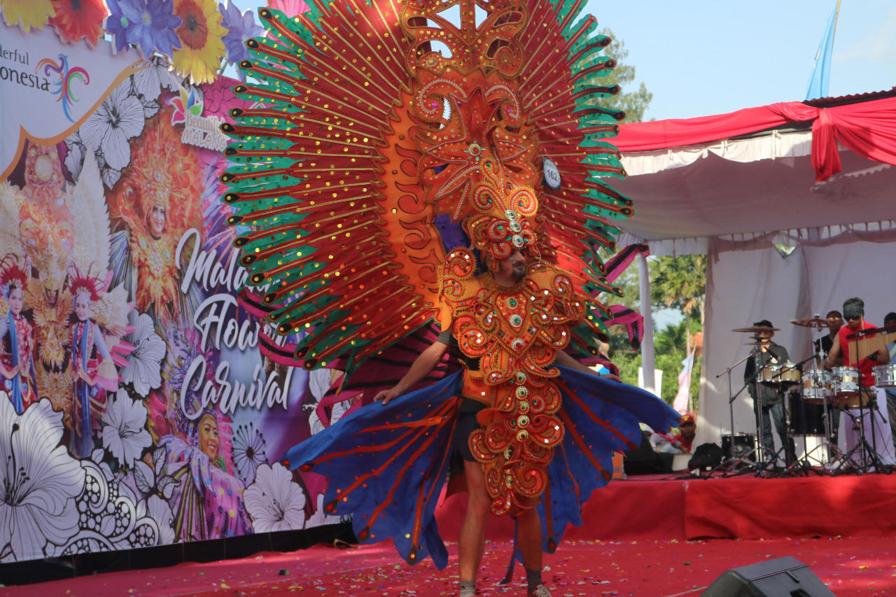 Malang Flower Carnival (MFC) 2018 di Jalan Simpang Balapan, Kota Malang, Jawa Timur pada Minggu 16 September 2018. (Foto: Dokumentasi Pemkot Malang)