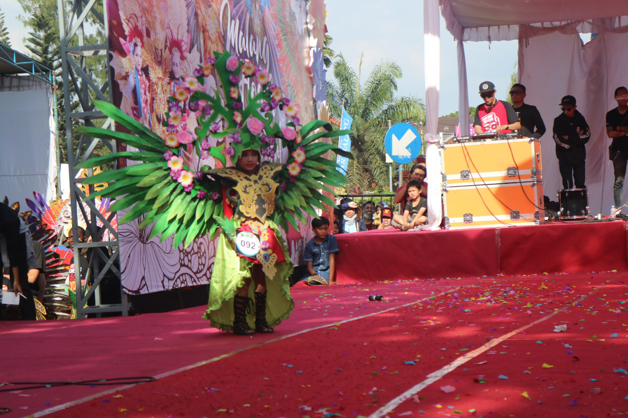 Malang Flower Carnival (MFC) 2018 di Jalan Simpang Balapan, Kota Malang, Jawa Timur pada Minggu 16 September 2018. (Foto: Dokumentasi Pemkot Malang)
