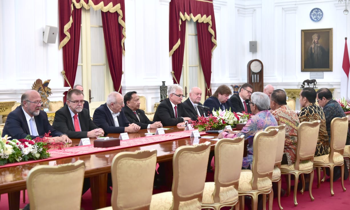 Presiden Joko Widodo saat menerima kunjungan kehormatan delegasi Senat Republik Ceko. Pertemuan berlangsung di Istana Merdeka, Jakarta, Senin, 17 September 2018. (Foto: Muchlis Jr-Biro Pers Setpres)
