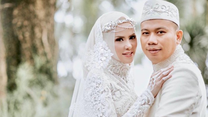 Pernikahan Angel Lelga dan Vicky Prasetyo hanya 8 bulan. Foto: IG/vickyprasetyo777.