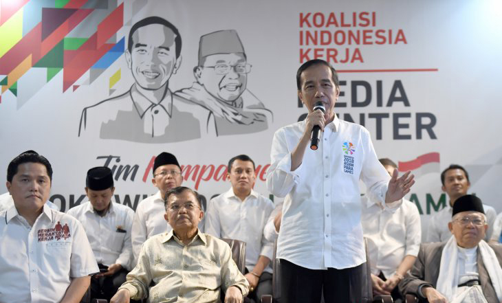 Dokumentasi calon presiden petahana, Joko Widodo, memberikan keterangan terkait formasi tim sukses kampanye nasional Pemilu 2019, di Jakarta, Jumat 7 September 2018. Wakil Presiden, Jusuf Kalla, menjadi ketua Dewan Pengarah Tim Pemenangan Jokowi-Ma'aruf Amin, dan Erick Thohir menjadi ketua Tim Kampanye Nasional. (Foto: Antara/Akbar Gumay)