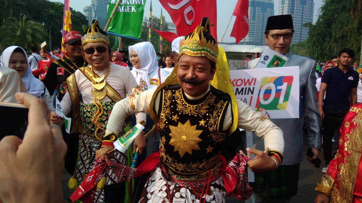 Ketum PPP berdandan ala Gatut Kaca. Foto: istimewa 