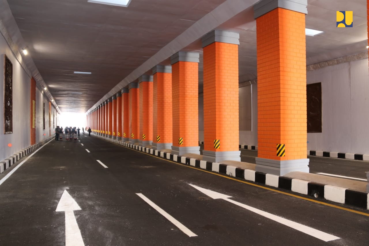 Salah satu sudut Underpass Simpang Tugu Ngurah Rai yang berfungsi mengurai kemacetan di Denpasar, Bali
