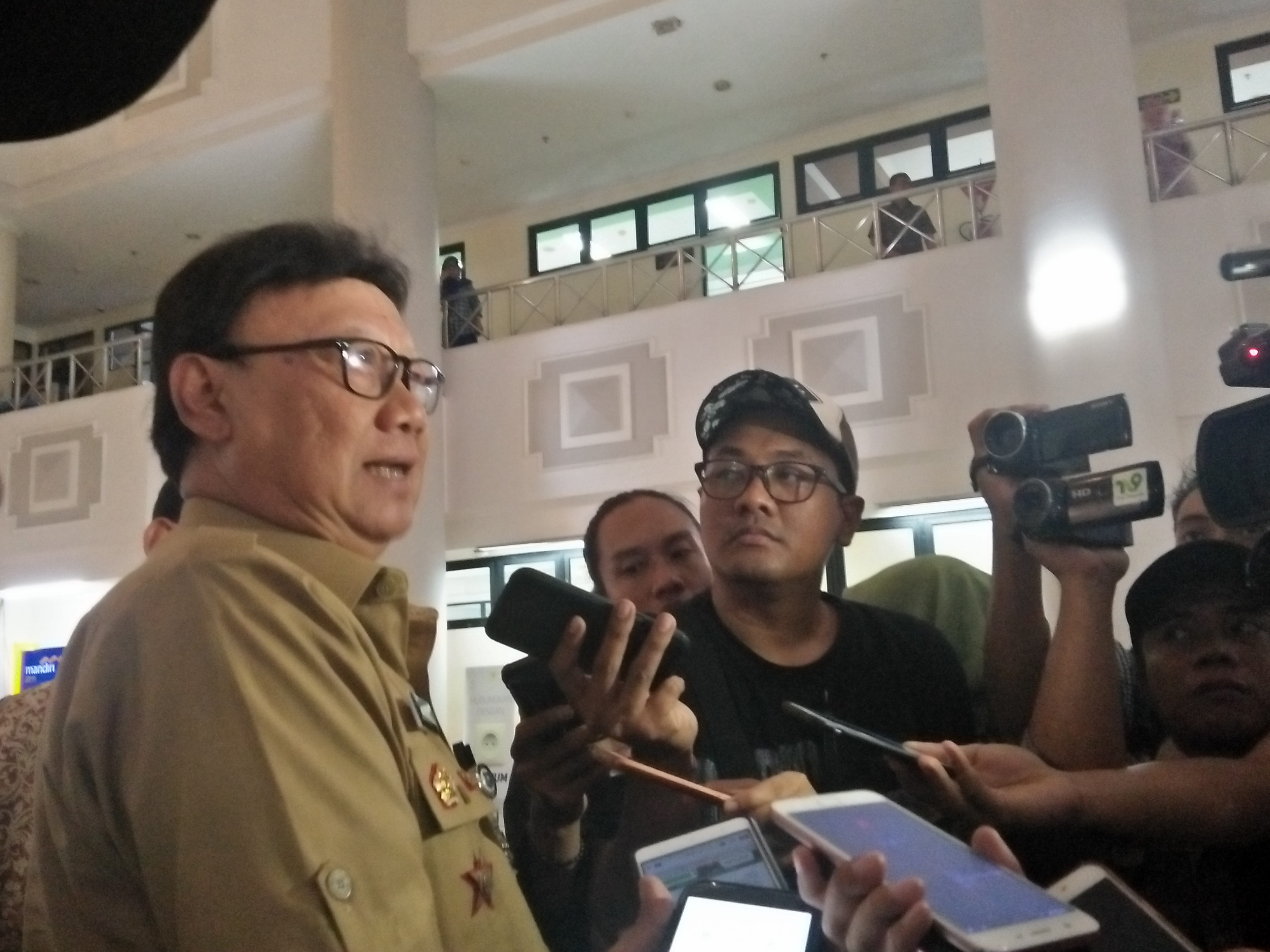 Tjahjo Kumulo usai menghadiri Kongres HIMAPOL di Aula Amerta Kampus C Universitas Airlangga (Unair), Senin, 24 September 2018. Foto: Amanah/ngopibareng.id 