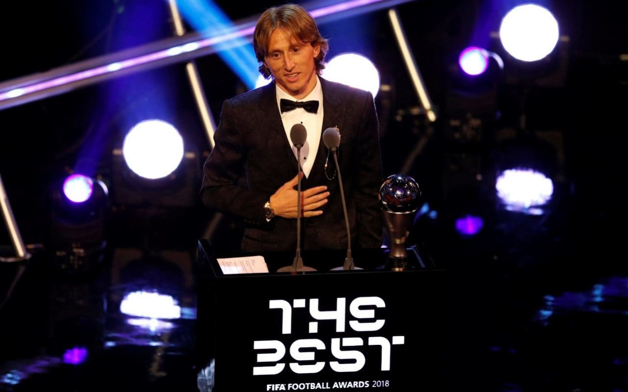 Luka Modric meraih penghargaan pemain terbaik dunia FIFA 2018 di FIFA Football Award di Royal Hall, London, Selasa 25 September 2018 dinihari WIB. Foto: The Telegraph.