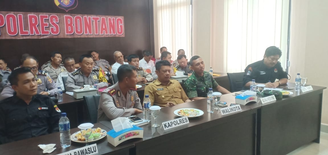 Wakil Walikota Bontang didampingi Dandim 0908/Btg dan Kapolres Bontang dalam Vidcon