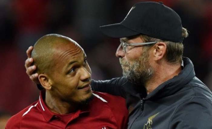 Fabinho dan manajer Liverpool Juergen Klopp. (www.liverpoolfc.com)