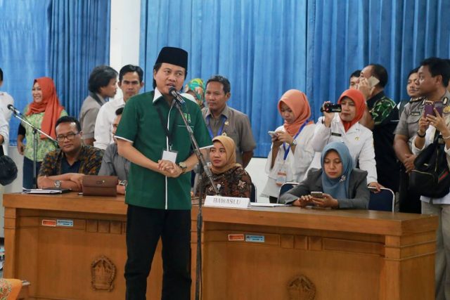 PENJELASAN: KH Yusuf Chudlori memberikan tausiyah. (foto; dok ngopibareng.id)