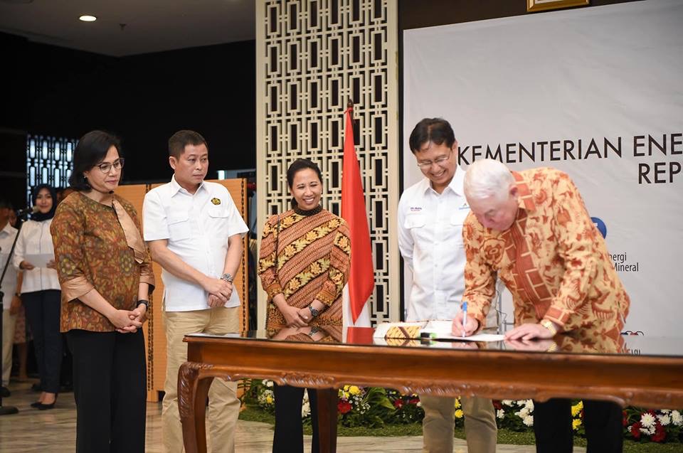 PERJANJIAN: Freeport McMoRan Inc. (FCX) dan Rio Tinto, disaksikan Sri Mulyani dan Ignatius Jonan. (foto: fb sri mulyani)