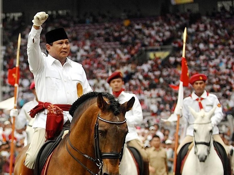 Prabowo Subianto hobi berkuda.