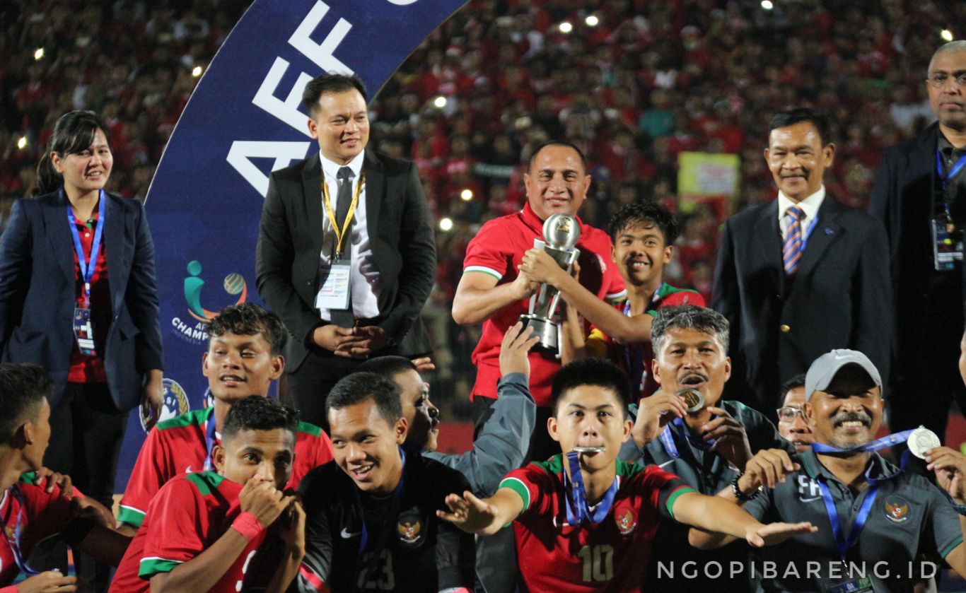 Ketua Umum PSSI, Edy Rahmayadi (tengah). (foto: dok. ngopibareng)