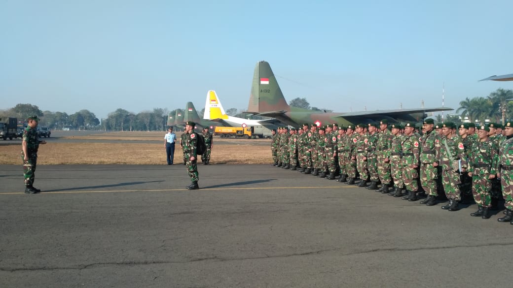 Personel TNI diberangkatkan dari Malang untuk membantu korban gempa dan tsunami di Donggala dan Palu, Sulawesi Tengah (Sulteng) pada Sabtu, 29 September 2018 pagi. (Foto: Dok. TNI)