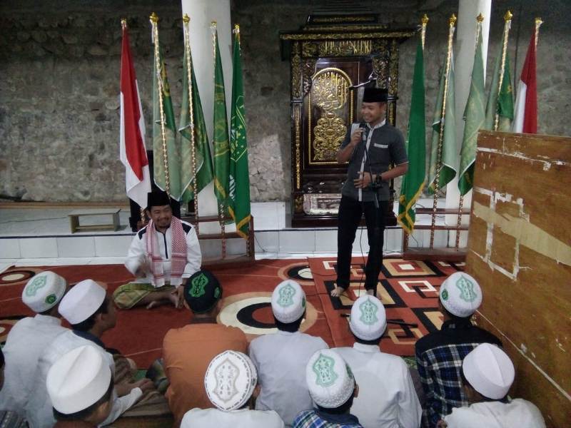 Dandim 0815 Letkol Kav Hermawan Weharima, SH Saat Membekali Wasbang Para Santri Ponpes Salafiyyah Fatchul Ulum, Pacet, Mojokerto.