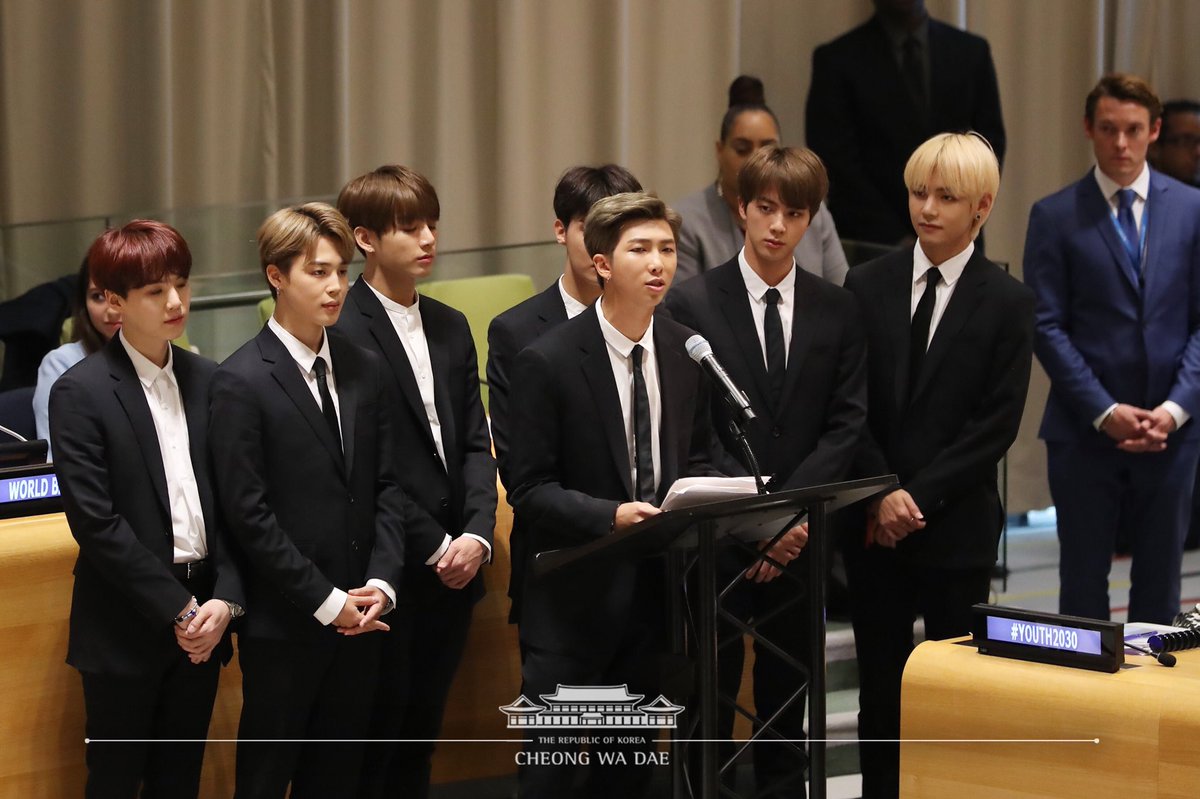 Penampilan rapi boy band K-Pop BTS di Sidang PBB ke-73. Foto: NBC.