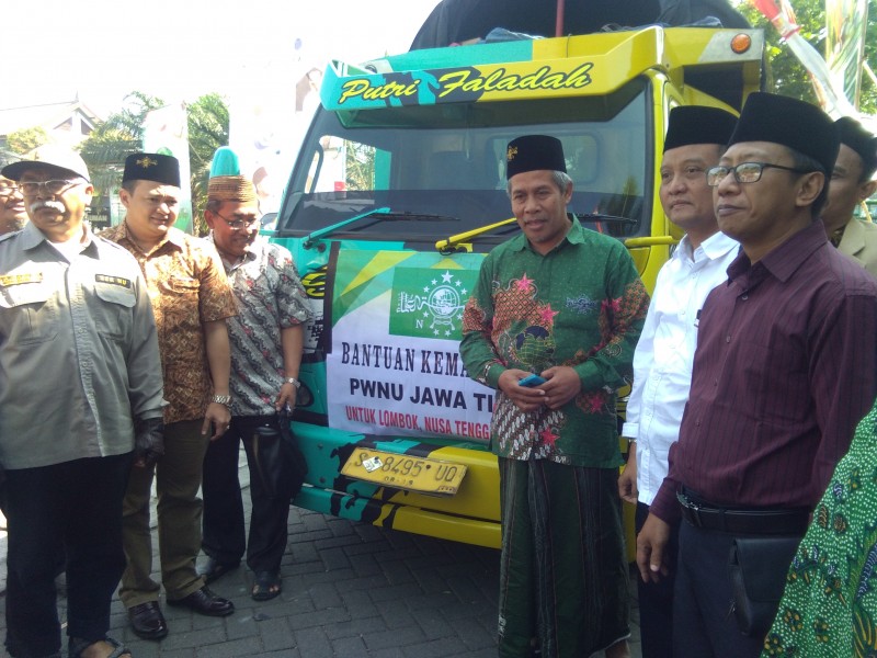 NU PEDULI: Dipimpin langsung KH Marzuki Mustamar untuk galang dana bencana. (foto: ngopibareng.id)