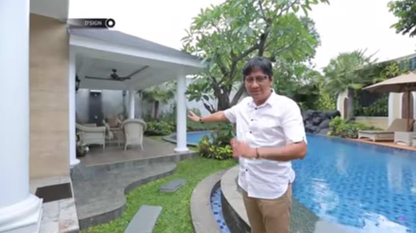 Kolam renang menambah kemewahan di rumah Andre. Foto: Net TV D'sign.