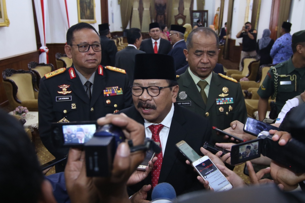 Pakde Karwo ditemui usai Upacara Peringatan Hari Kesaktian Pancasila, di Grahadi, Surabaya, Senin, 1 Oktober 2018 pagi. 