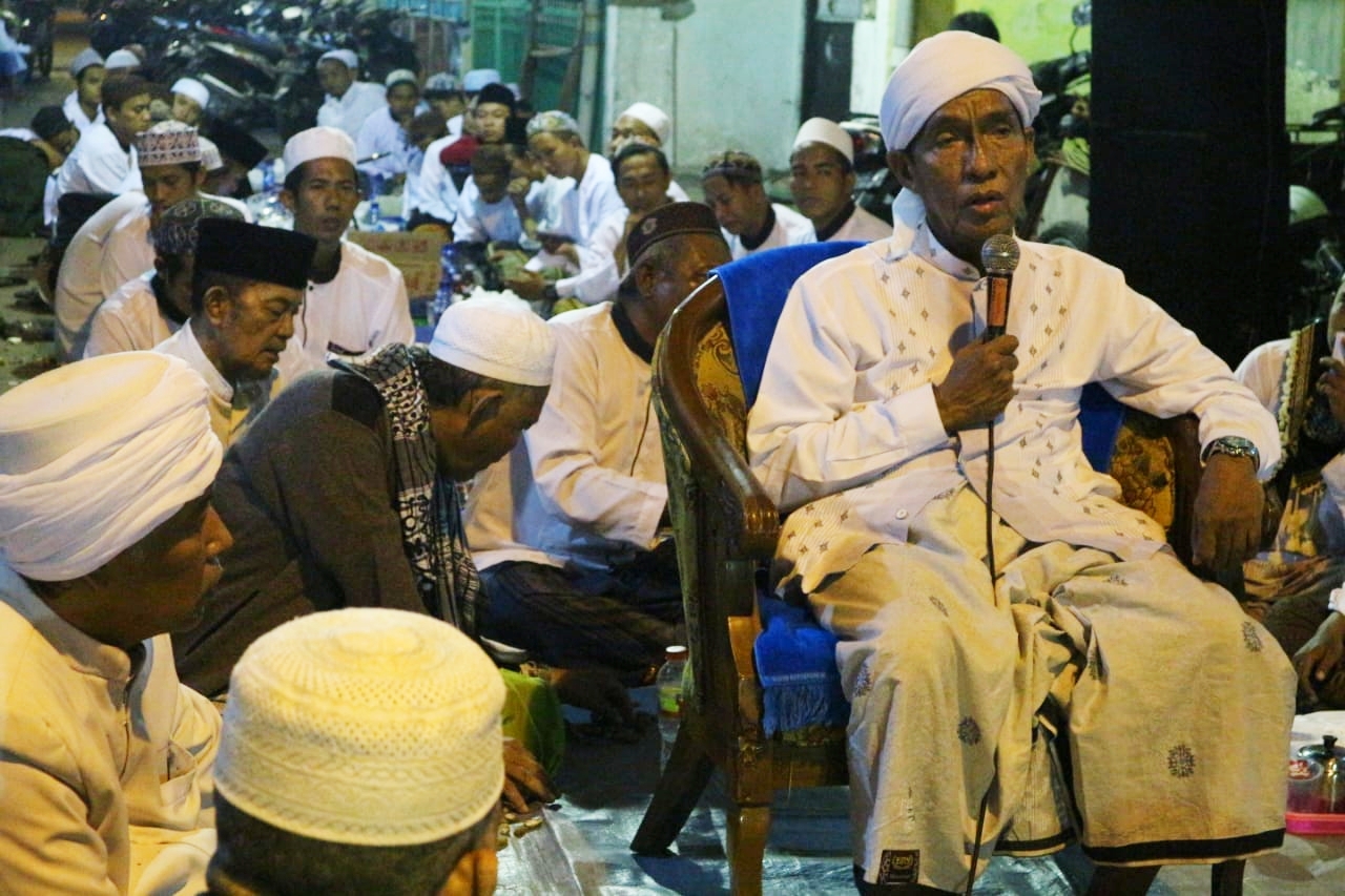 Kiai Syafiuddin Abdul Wahid saat memberikan tausiyah