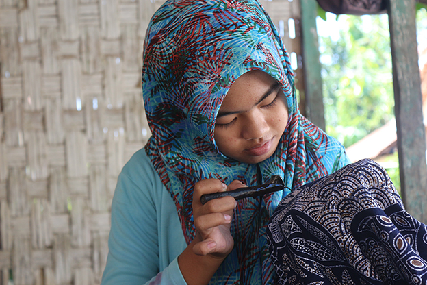 Motif dan tradisi menjadi kekuatan batik di Pamekasan, Madura. Motif yang rumit nan indah ini menjadi kekuatan sekaligus ketrampilan ekstra untuk sebuah pamor batik. foto:idi/ngopibareng.id