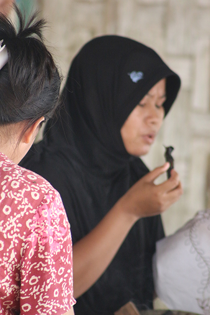 Membatik menjadi bagian dari budaya yang mengakar dalam bagi sebagian masyarakat Indonesia. foto:idi/ngopibareng.id