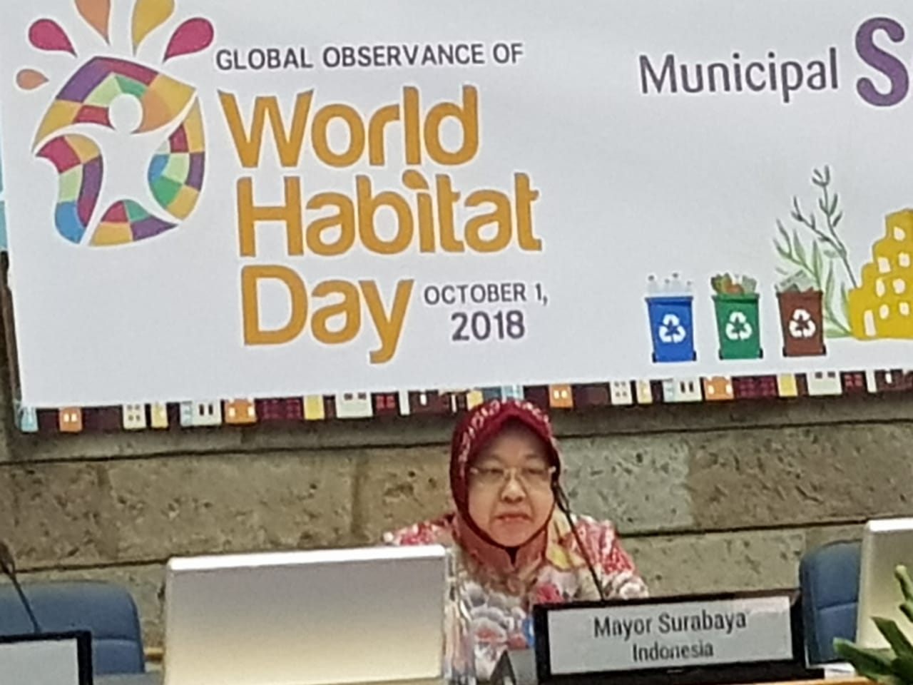 Tri Rismaharini resmi menerima penghargaan Scroll of Honour Award dari UN Habitat di Nairobi, Kenya, Senin 1 Oktober 2018, waktu setempat. (foto: Istimewa) 