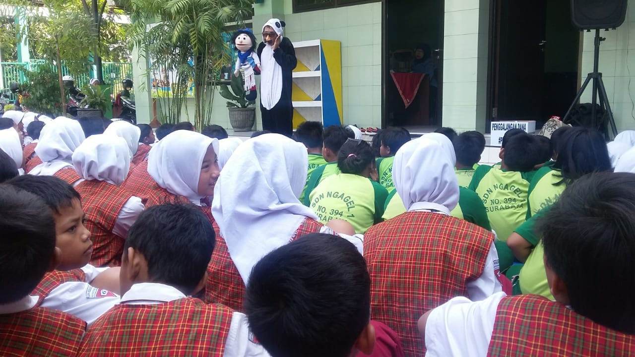 Haris Riski ketika menggalang dana di SDN Ngagel I Surabaya. (Foto: Amanah/ngopibareng.id)