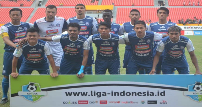 Bek Arema FC Israel Wamiau tak sabar menanti laga klasik Arema FC vs Persebaya Surabaya. (twitter@aremafcofficial)