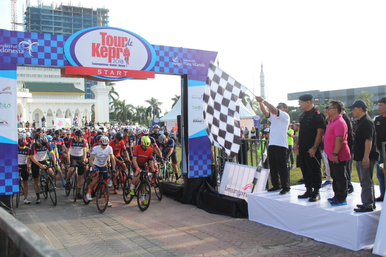 Start Barelang Classic Tour de Kepulauan Riau. foto:kemenpar