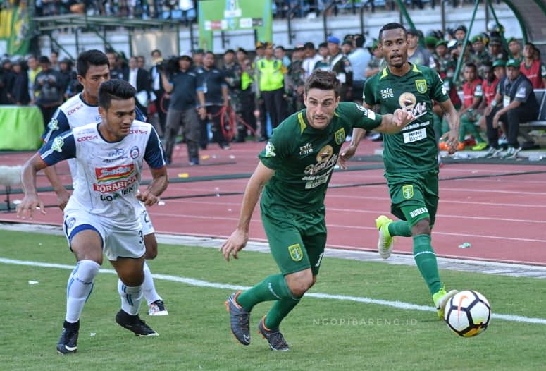 Persebaya vs Arema FC. (foto: Haris/ngopibareng)