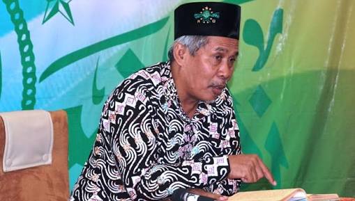 TAUSIYAH: KH Marzuki Mustamar saat memberikan ceramah di Blitar. (foto: ika for ngopibareng.id)