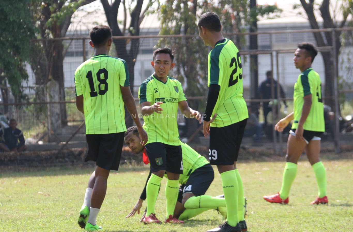 Kapten Persebaya, Rendi Irwan saat latihan di Lapangan Sier, Jumat 5 Oktober 2018. (Foto: Haris/ngopibareng.id)