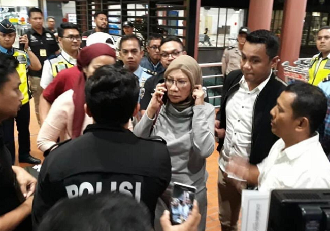 Ratna Sarumpaet ditangkap di Bandara Soekarno Hatta, Cengkareng, Tangerang, saat ia akan terbang ke Chili, pada Kamis 4 Oktober 2018 malam.