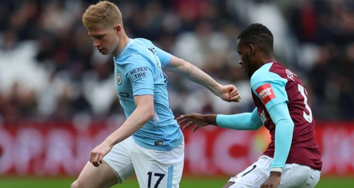 Setelah cedera panjang, bintang Manchester City, Kevin De Bruyne, sudah kembali berlatih. Kabar gembira bagi The Citizen jelang duel lawan Liverpool di Premier League, Minggu  7 Oktober 2018 di Anfield Stadium. (twitter@DeBruyneKev)