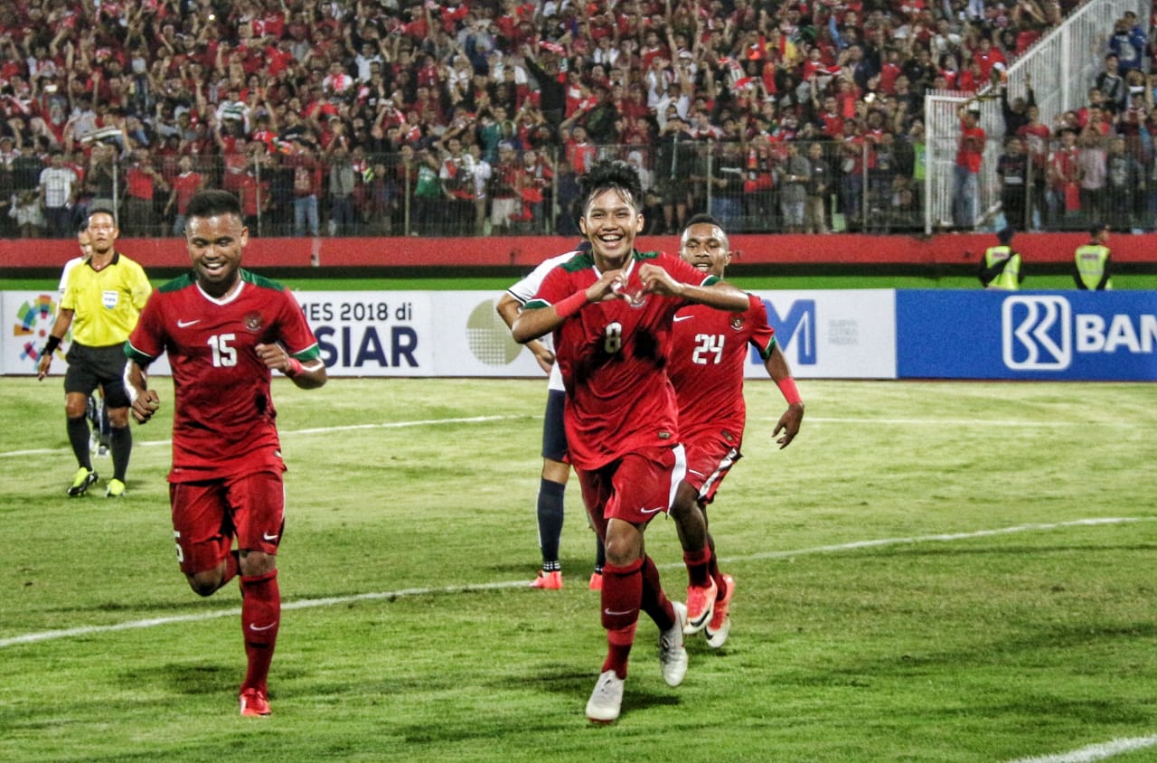 Pemain Timnas Indonesia U19, Witan Sulaiman (tengah). (foto: Haris/ngopibareng)