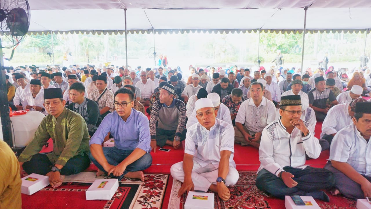 Doa bersama yang digelar di Taman Surya Balai Kota Surabaya.