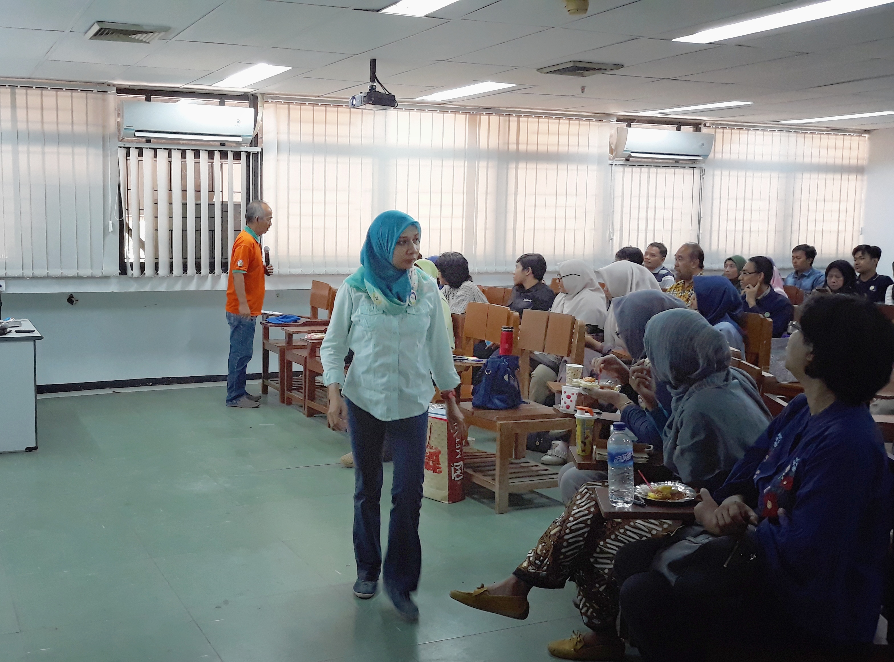 WAWASAN: Suasana Open Talk Seputar Bencana di Gedung Teknik Geofisika ITS. (foto: titis/ngopibareng.id)