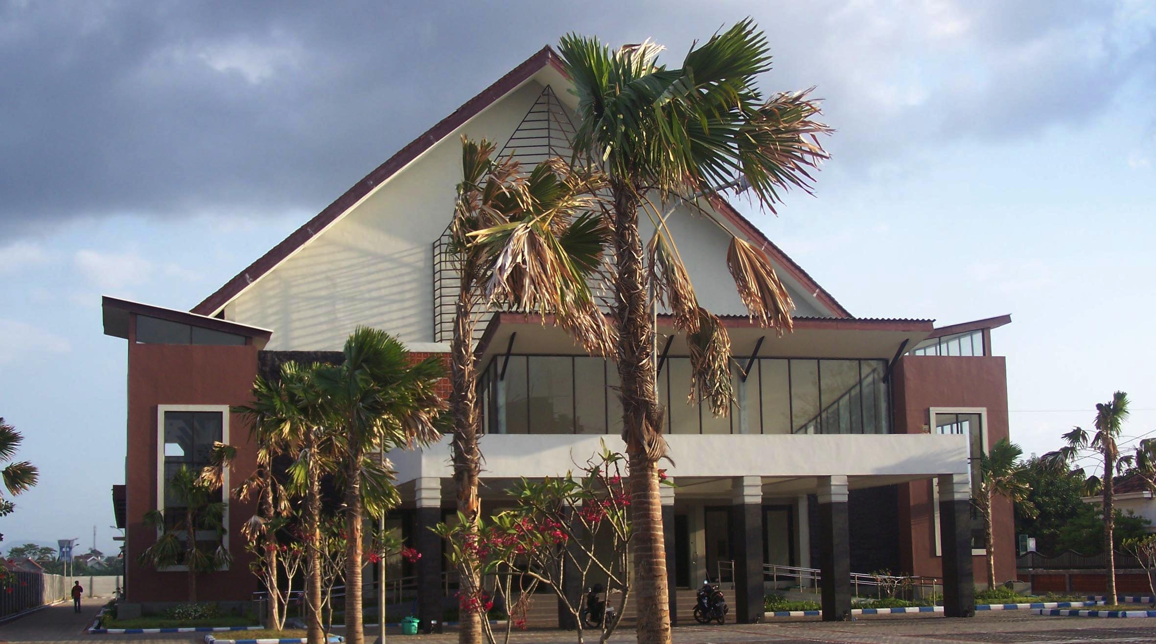 Gedung Islamic Center (GIC) menyisakan kasus korupsi dengan mantan Wawali Suhadak sebagai tersangka. (Foto: Ikhsan/ngopibareng.id)