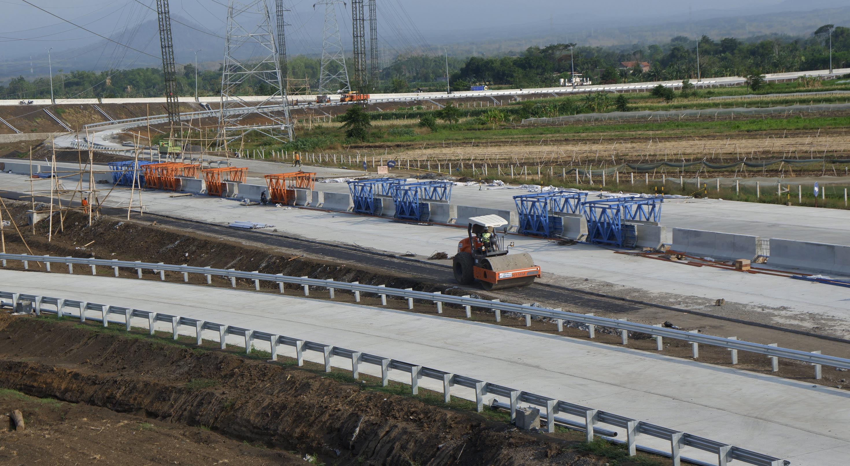 Tol Pasuruan-Probolinggo (Paspro) Seksi III di Kecamatan Leces, Kabupaten Probolinggo. (Foto: Ikhsan/ngopibareng.id)